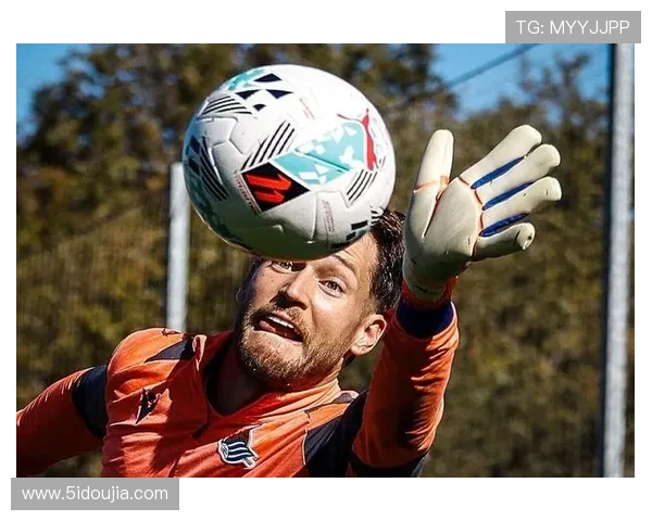 雷米罗扑点提前幸亏裁判未察觉